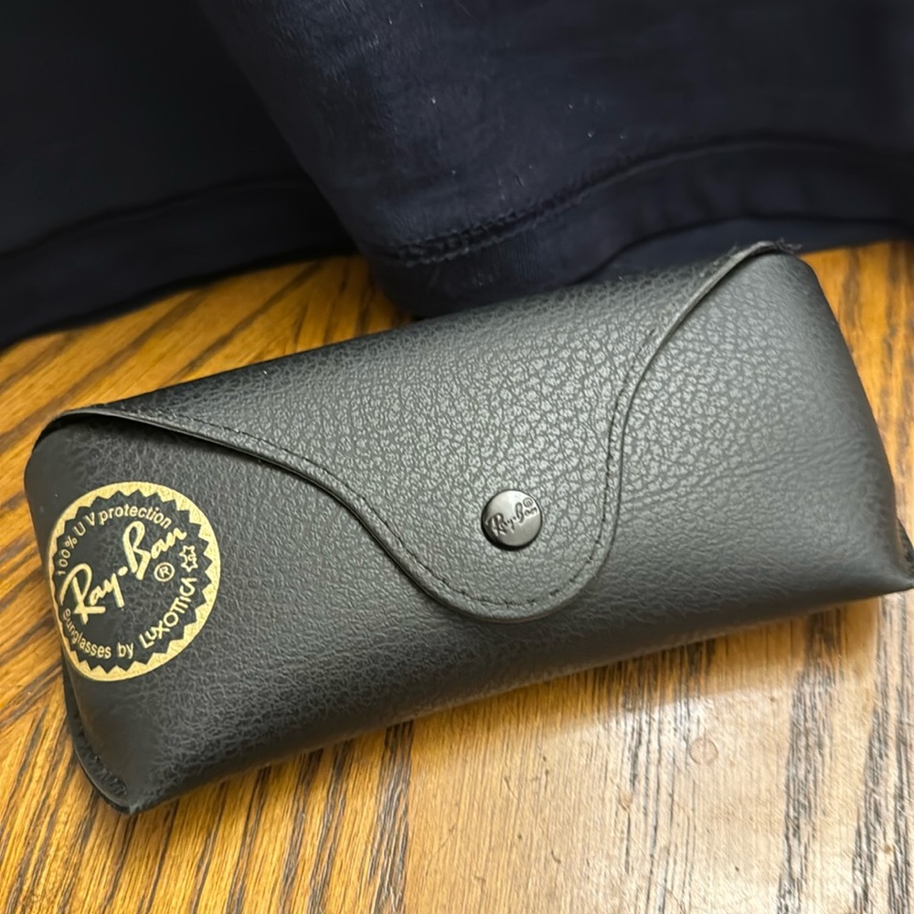 Ray-Ban Ray Ban Sunglasses case NWT and lens cleaner